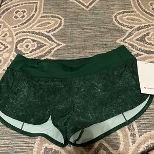 Lululemon Speed Up Low rise shorts 2.5 Lined Everglade Green Size 8 NWT